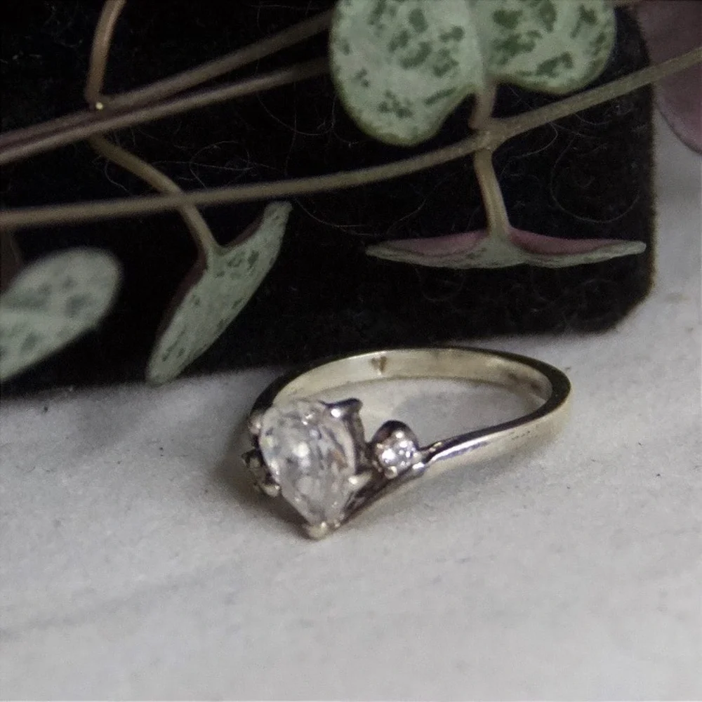 Sterling Silver‎ 925 Pear Cut Cubic Zirconia Bypass Accent Ring Size 5